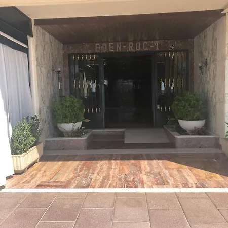 Eden Roc I, 4-1 Apartment *